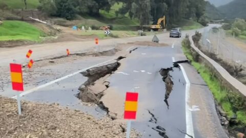 لتقييم أضرار الطرق بعد الفيضانات.. حموني يدعو لاجتماع في البرلمان بحضور بركة