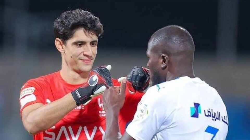 بونو: قرار “الكاف” تأخر بعض الوقت.. وزميله في الهلال: اللقب سيعود إلى السنغال