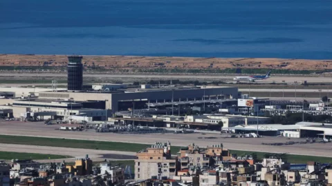 إجلاء أكثر من 100 إيراني بطائرة روسية من بيروت