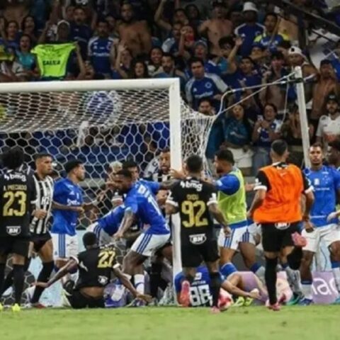 طرد 23 لاعبا في مباراة لكرة القدم بالدوري البرازيلي