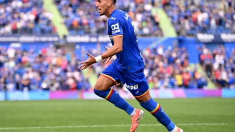 عبد الكبير عبقار يدافع عن نفسه بعد “لقطة لا أخلاقية” في مباراة خيتافي وأتلتيكو