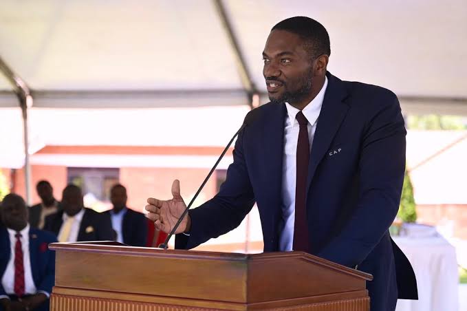 تعيين سامسون أدامو أمينا عاما مؤقتا للاتحاد الإفريقي لكرة القدم خلفا لموسينغو أومبا