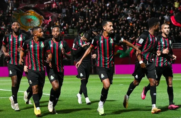 أبطال إفريقيا الجيش الملكي يحسم القمة أمام بيراميدز ويبلغ نصف النهائي