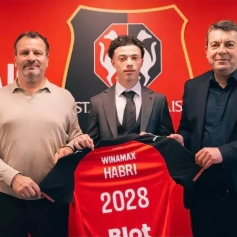 الدولي المغربي عيسى حبري يوقع  أول عقد احترافي مع نادي ستاد رين