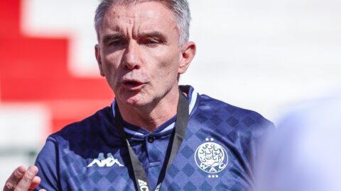 كارتيرون يشرف على أول حصة تدريبية مع الوداد ويعيد بعض الأسماء إلى الواجهة