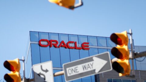 شركة “أوراكل” تقيل 30 ألف موظف بسبب استثمارات الذكاء الاصطناعي