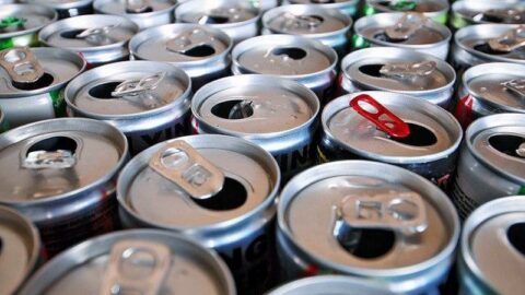 حماة المستهلك يطالبون بمنع بيع مشروبات الطاقة للقاصرين