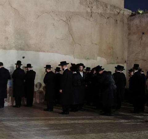 بين التسامح و”غير المألوف”.. لماذا أثارت طقوس “الحريديم” في باب دكالة غضب المغاربة؟