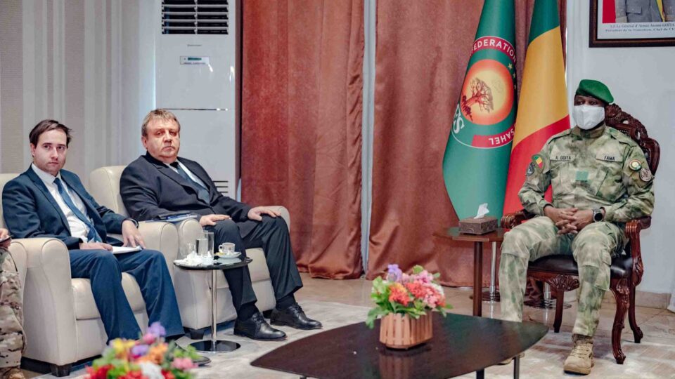 في أول ظهور له بعد الهجمات.. الرئيس المالي يستقبل السفير الروسي