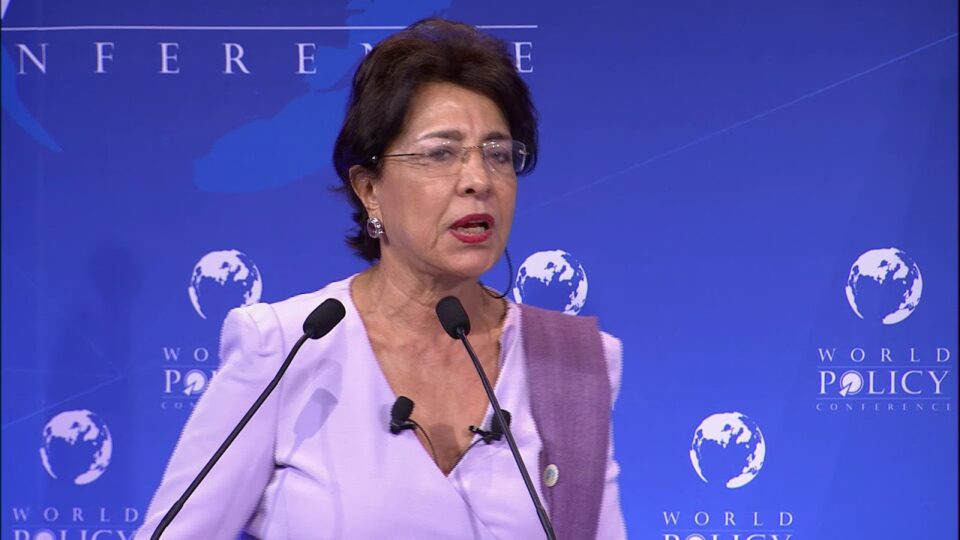 آسية بنصالح تدعو إلى حكامة نقدية عالمية في زمن الذكاء الاصطناعي