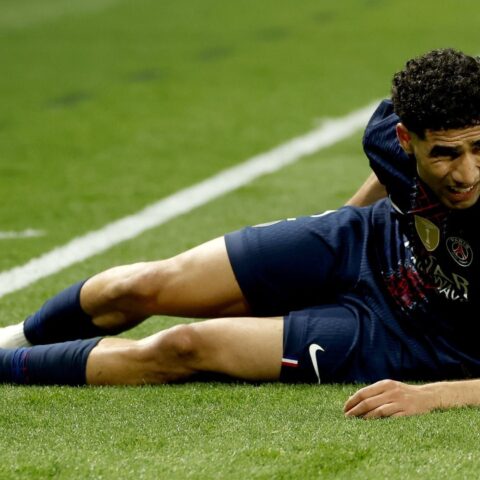 الإصابة تبعد أشرف حكيمي “أسابيع عدة” عن الملاعب