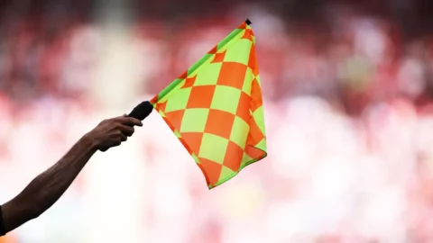 سابقة تحكيمية في كندا.. “التسلل الواضح” يدخل حيز التطبيق ويمنح هدفا تاريخيا بدعم من فينغر