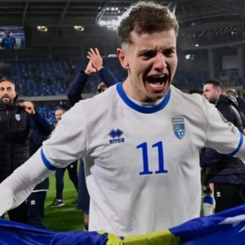 الشاب فيسنيك أسلاني على ردار برشلونة لخلافة المخضرم ليفاندوفسكي