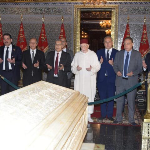 رئيس مجلس الشيوخ المصري يزور ضريح محمد الخامس ويؤكد متانة العلاقات المغربية المصرية