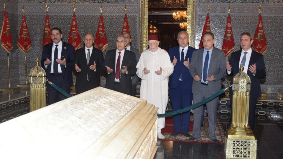 رئيس مجلس الشيوخ المصري يزور ضريح محمد الخامس ويؤكد متانة العلاقات المغربية المصرية