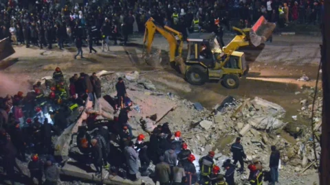 النيابة العامة بفاس تتابع 21 شخصا في قضية انهيارعمارتين بفاس وتأمر بسجن 8 آخرين