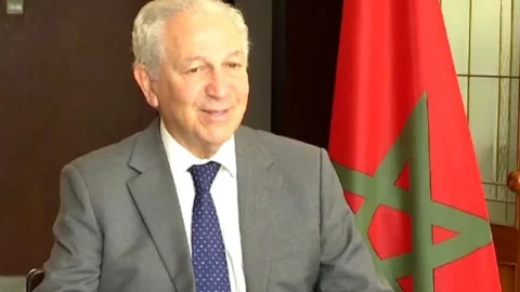 وفاة الدبلوماسي و السفير المغربي السابق عزيز مكوار
