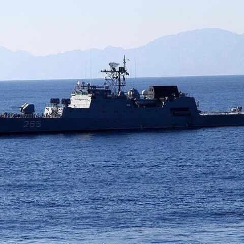 “سنتكوم” تعلن بدء إزالة الألغام في مضيق هرمز وإيران تنفي مزاعم عبور مدمرة أمريكية للمضيق