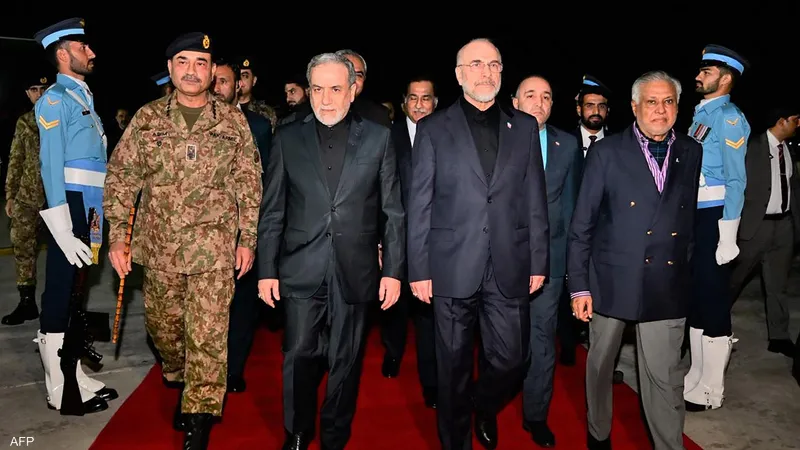 اجتماع الوفد الإيراني برئيس وزراء باكستان قبيل بدء المفاوضات مع أمريكا