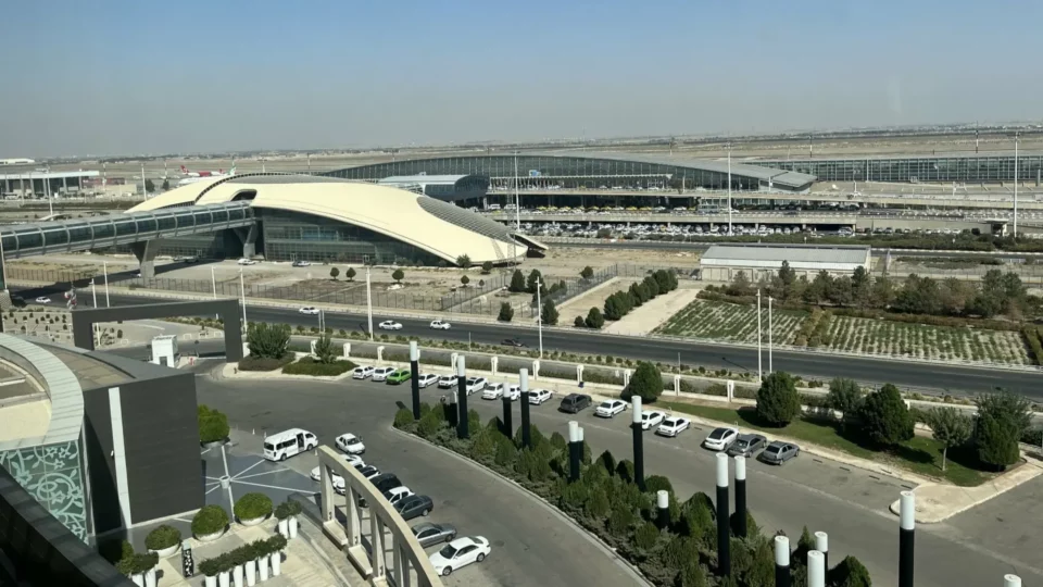 مطار الإمام الخميني في طهران يستأنف رحلاته إلى مسقط وإسطنبول