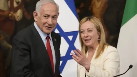 ميلوني تعلن تعليق تجديد اتفاقية التعاون العسكري بين إيطاليا وإسرائيل