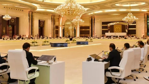 وزير الحج والعمرة السعودي يلتقي مسؤولي مكاتب شؤون الحجاج من الدول الإسلامية