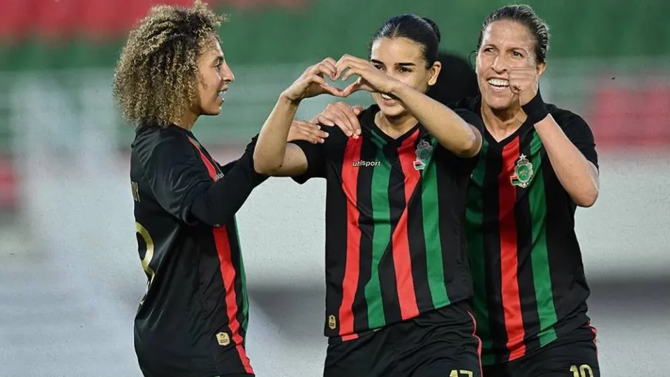 سيدات الجيش الملكي يتوجن بلقب كأس العرش بعد فوز عريض على نهضة بركان