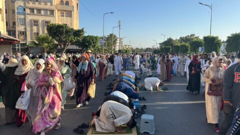 غياب مكبرات الصوت بمصلى عين السبع يربك المصلين ويغيب “روح التكبيرات” عن آلاف البيضاويين