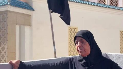 أعلام “السواد والحزن” فوق بيت القائد الميداني لحراك الريف ناصر الزفزافي يوم العيد