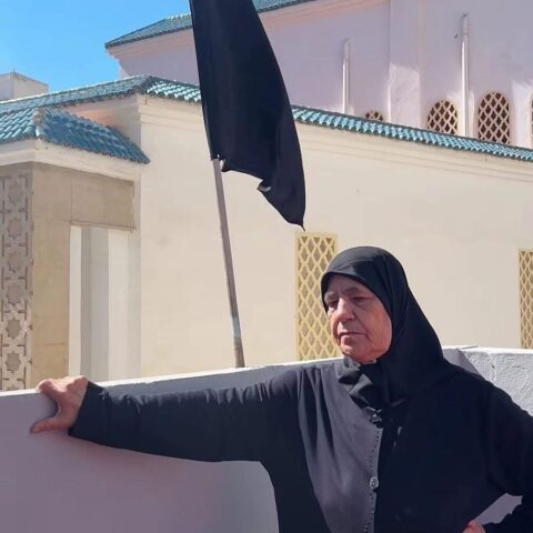 أعلام “السواد والحزن” فوق بيت القائد الميداني لحراك الريف ناصر الزفزافي يوم العيد