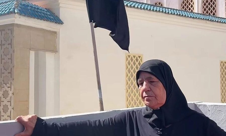 أعلام “السواد والحزن” فوق بيت القائد الميداني لحراك الريف ناصر الزفزافي يوم العيد