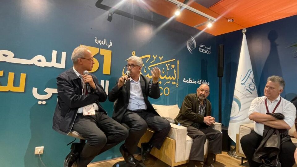 بمعرض الكتاب.. باحثون وأكاديميون يناقشون “عقدة اللغة” في الإعلام المغربي