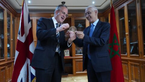 رئيس مجلس النواب يستقبل بعثة الكلية البريطانية الملكية للدراسات الدفاعية
