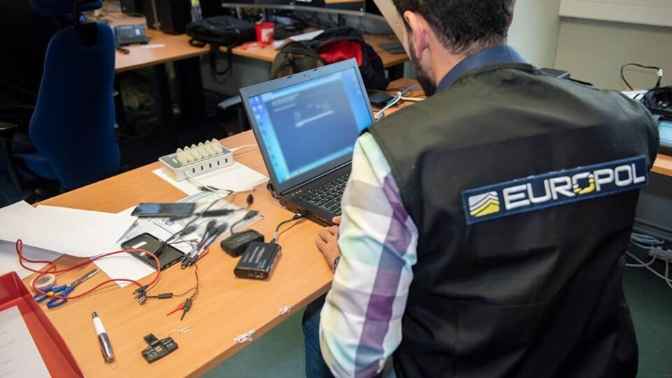 وثيقة أمنية تضع المغرب في صدارة “ملاذات” المطلوبين للقضاء الفرنسي