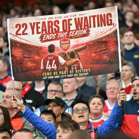 بعد انتظار دام 22 عاما.. أرسنال يتوج بطلا للدوري الإنجليزي عقب تعثر مانشستر سيتي