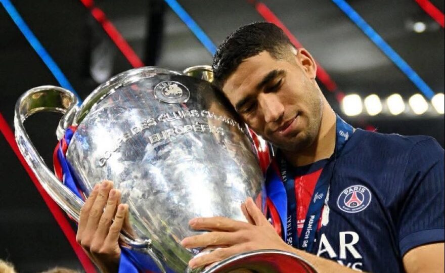 تتويج حكيمي بكأس دوري أبطال أوربا رفقة باريس سان جيرمان