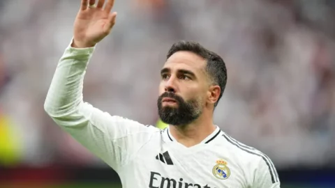 ريال مدريد يعلن رحيل قائده كارفاخال في نهاية الموسم