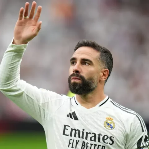 ريال مدريد يعلن رحيل قائده كارفاخال في نهاية الموسم