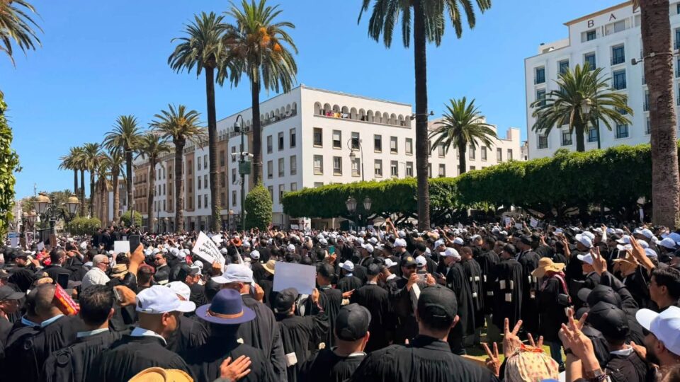 نقيب سابق: مقتضيات مشروع القانون تمس استقلالية المحاماة وحقوق المواطنين في دفاع مستقل