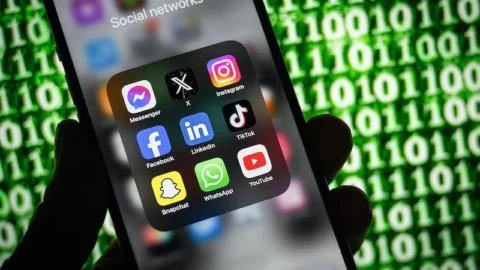 نصف المغاربة تقريبا يتجنبون الأخبار.. تقرير يرصد أزمة ثقة وتحول الجمهور نحو المنصات الرقمية