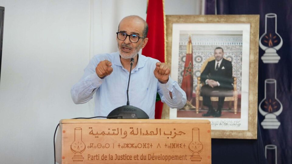 الأزمي مخاطبا أخنوش: المغاربة يريدون منك إلغاء الأسعار الإضافية وليس الساعة الإضافية