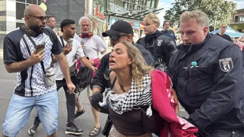 توقيف متظاهرين ضد شركة أسلحة بألمانيا تزود الاحتلال بالذخيرة