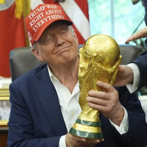 دونالد ترامب يحضر نهائي كأس العالم 2026 ويسلم الكأس للبطل