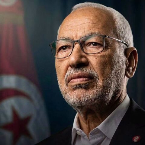 هئية دفاع الغنوشي تعلن خروجه من المستشفى وعودته إلى السجن وسط تحذيرات من تدهور وضعه الصحي