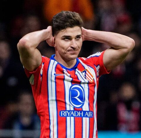 برشلونة يقدم عرضا لنجم أتلتيكو مدريد جوليان ألفاريس