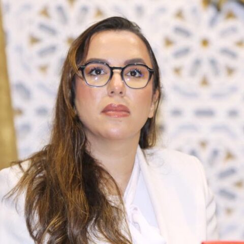 “الله ياخذ الحق”.. كوكوس تفضح واقع الصحة بالمغرب بعد تجربة صادمة مع ابنتها