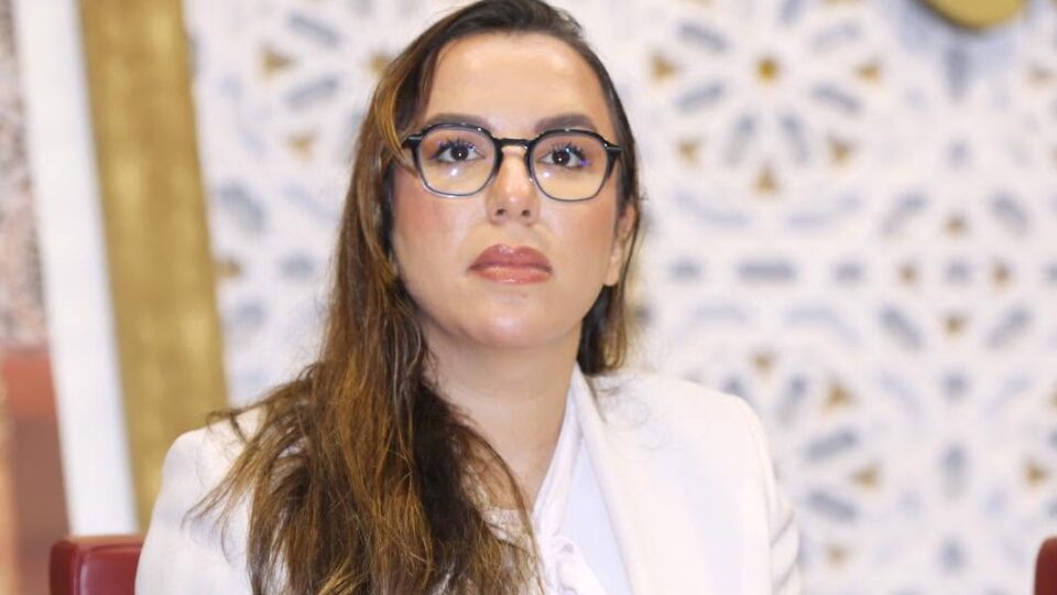 “الله ياخذ الحق”.. كوكوس تفضح واقع الصحة بالمغرب بعد تجربة صادمة مع ابنتها