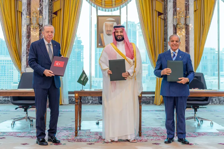 السعودية وتركيا وباكستان.. لماذا اختارت هذه الدول بناء تحالف دفاعي الآن؟