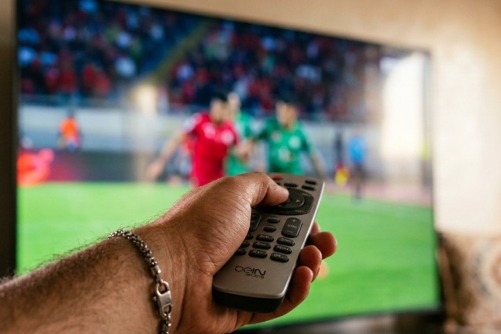 المغرب يشدد الخناق على القرصنة.. ماذا يعني تعديل قانون حقوق المؤلف لمستخدمي IPTV وتجار البث؟