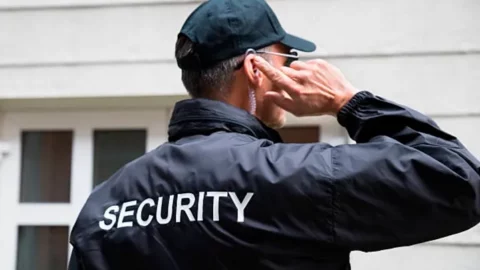 شرط الباكالوريا بالمستشفيات.. نقابيون يحذرون من تسريح عاملات النظافة ويسائلون وزير الصحة